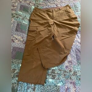 Patagonia Dark Green Capris Women's Size 12